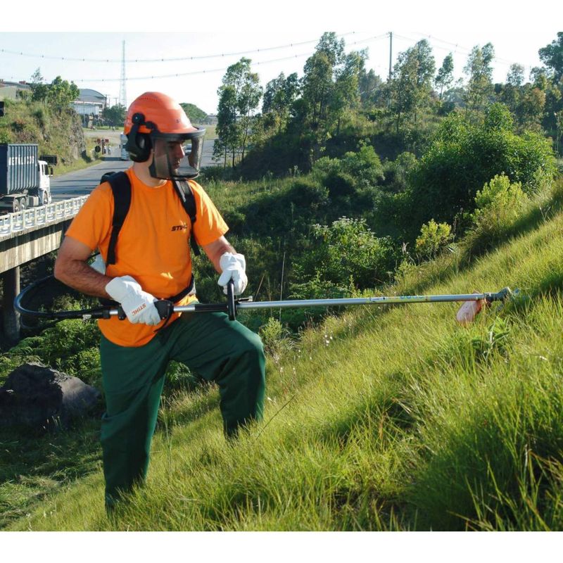 Roçadeira STIHL FR 220 – Potência e Conforto para Serviços Pesados - Imagem 3
